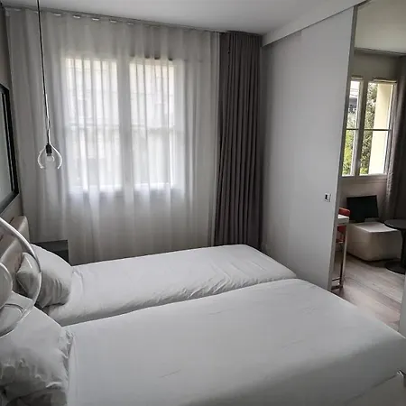 Disneyland Deluxe Flat, Outside Pool, Climatisation, 1 Min To Parks Serris