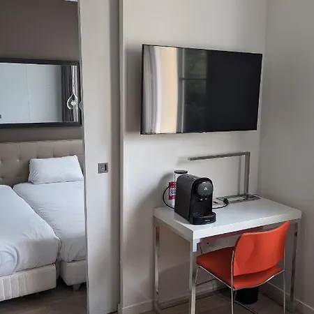 Disneyland Deluxe Flat, Outside Pool, Climatisation, 1 Min To Parks Apartment