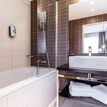 Disneyland Deluxe Flat, Outside Pool, Climatisation, 1 Min To Parks