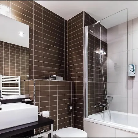 Disneyland Deluxe Flat, Outside Pool, Climatisation, 1 Min To Parks Serris