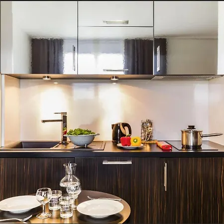 Disneyland Deluxe Flat, Outside Pool, Climatisation, 1 Min To Parks