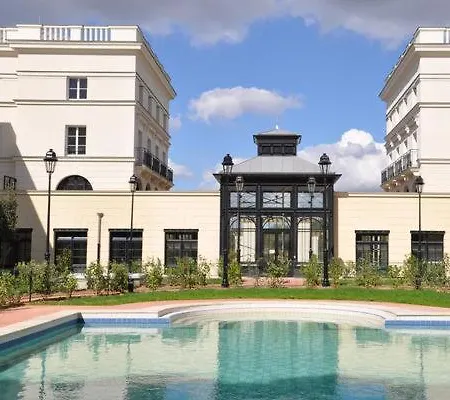 Disneyland Deluxe Flat, Outside Pool, Climatisation, 1 Min To Parks Apartment Serris