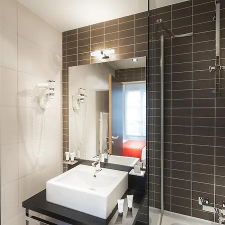 Disneyland Deluxe Flat, Outside Pool, Climatisation, 1 Min To Parks Apartment *