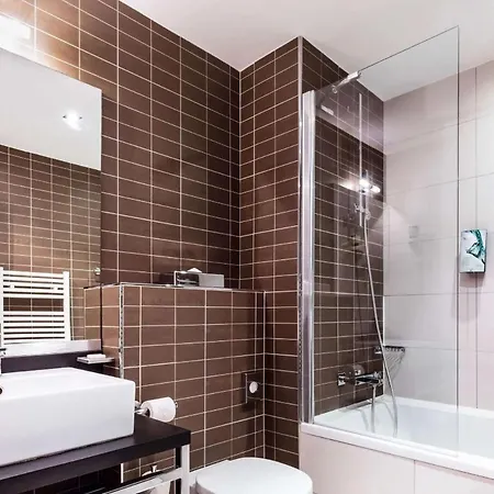 Disneyland Deluxe Flat, Outside Pool, Climatisation, 1 Min To Parks Serris