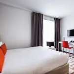 Disneyland Deluxe Flat, Outside Pool, Climatisation, 1 Min To Parks *