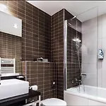 Disneyland Deluxe Flat, Outside Pool, Climatisation, 1 Min To Parks Serris