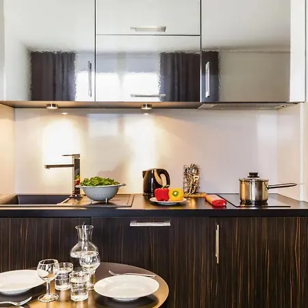 Disneyland Deluxe Flat, Outside Pool, Climatisation, 1 Min To Parks شقة *