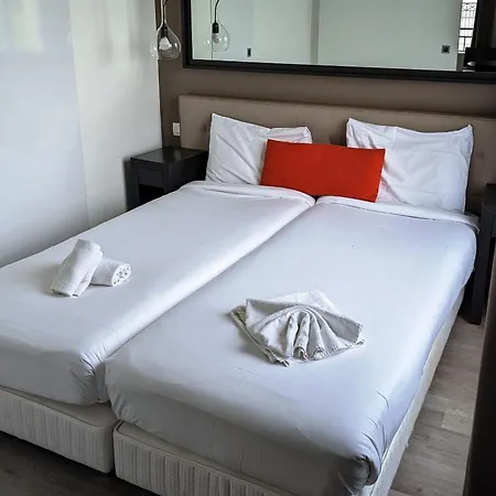 Disneyland Deluxe Flat, Outside Pool, Climatisation, 1 Min To Parks شقة
