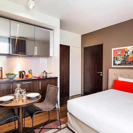 Disneyland Deluxe Flat, Outside Pool, Climatisation, 1 Min To Parks Lejlighed