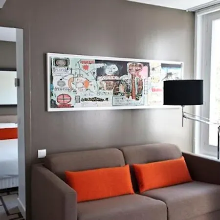 Disneyland Deluxe Flat, Outside Pool, Climatisation, 1 Min To Parks شقة